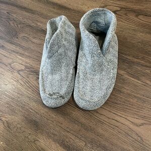 Denver Hayes Soft Gray Slippers